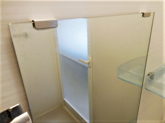 写真で見る格安ハウスクリーニングの浴室の鏡