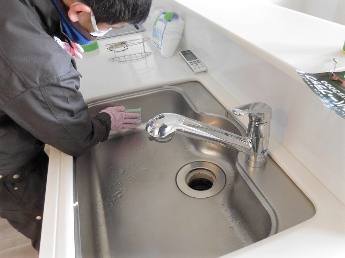 福岡県内最安値！格安ハウスクリーニング専門「情熱清掃団」のキッチンのシンクの水アカ除去