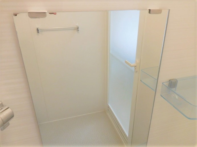 写真で見る格安ハウスクリーニングの浴室の鏡